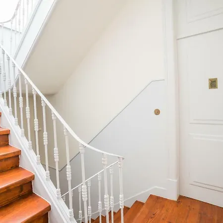 Joivy Gorgeous 3br With Balcony Nearby Time Out Market * Lissabon