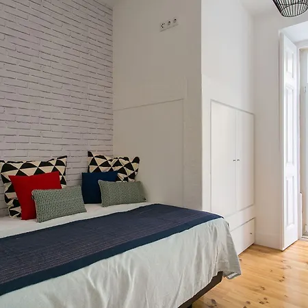 Joivy Gorgeous 3br With Balcony Nearby Time Out Market * Lisbon
