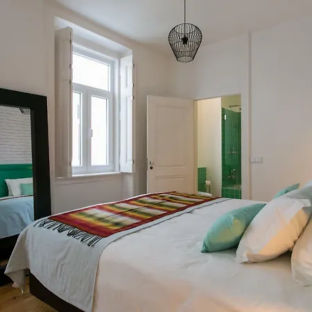 アパート Joivy Gorgeous 3br With Balcony Nearby Time Out Market リスボン
