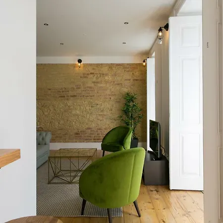 アパート Joivy Gorgeous 3br With Balcony Nearby Time Out Market リスボン