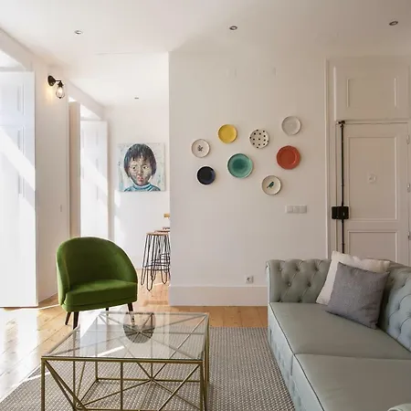 アパート Joivy Gorgeous 3br With Balcony Nearby Time Out Market リスボン