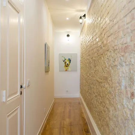 Joivy Gorgeous 3br With Balcony Nearby Time Out Market * リスボン