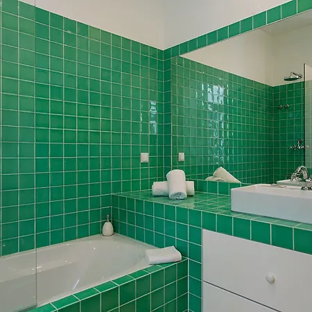 アパート Joivy Gorgeous 3br With Balcony Nearby Time Out Market リスボン